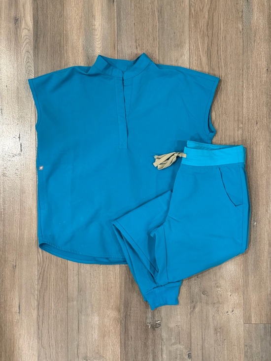 Figs Tops - Figs Scrub Set Rafaela Top & Zamora Bottoms - Teal Blue